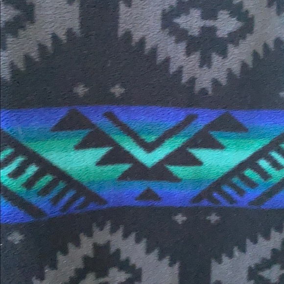 Pattern Fleece Vest - Picture 4 of 5